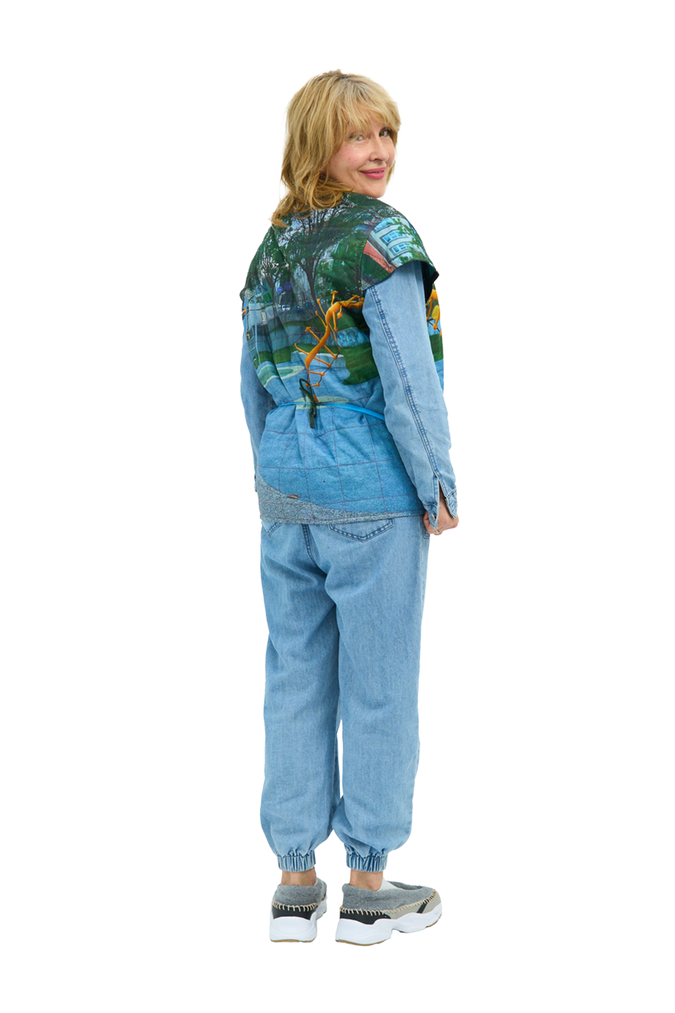 Nº77 Liningvest Playground / Sari
